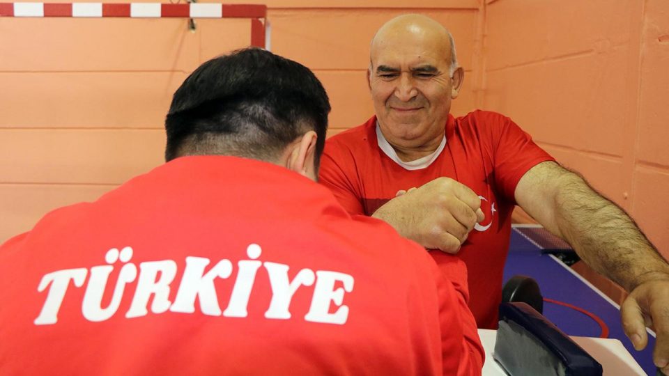 “Demir bilek” Şaban Mazak Avrupa ve dünya şampiyonluklarının peşinde