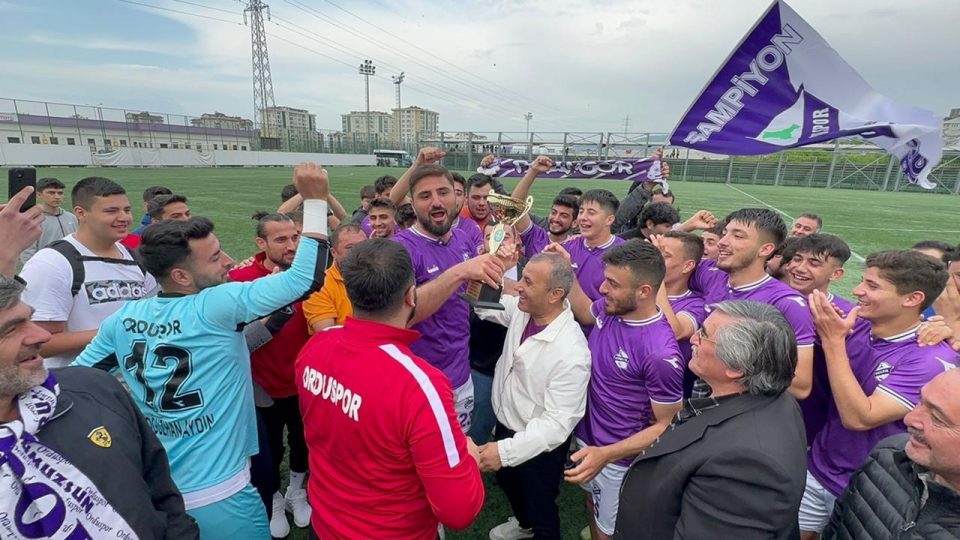 Depremzedelerden oluşan Orduspor namağlup şampiyon oldu