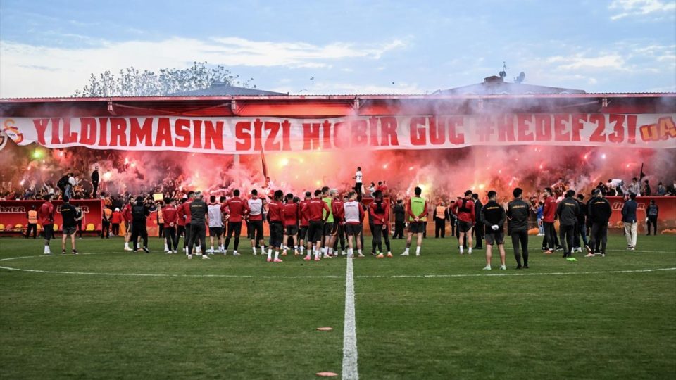 Galatasaray taraftarlara açık antrenman yaptı