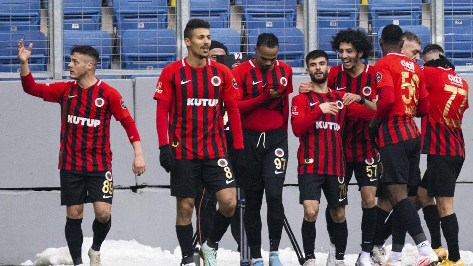 Gençlerbirliği ligde kalma mücadelesini kazandı