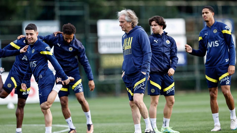 Jorge Jesus orta sahayı güçlü tutmak istiyor