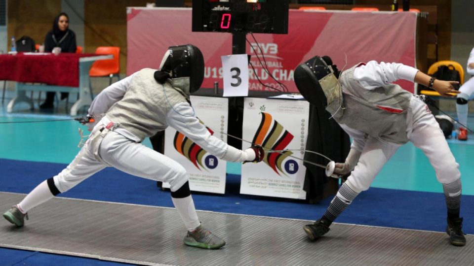 Kadın milli eskrimciler Bulgaristan’da yarışacak