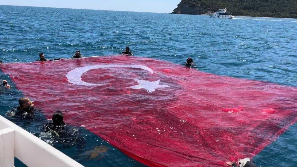 Kemer’de “Paris 2” batığına dalış etkinliği düzenlendi