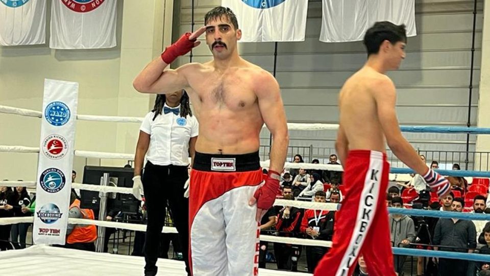 Kick boksçu polis memuru Dünya Kupası’nda altın madalya kazandı