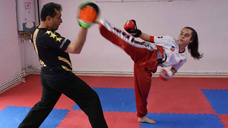 Kick boksta Türkiye birincisi 3 sporcu milli forma hayaliyle çalışıyor