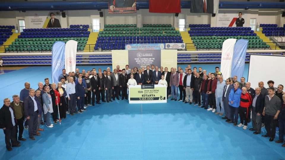 Kütahya’da spor kulüplerine nakdi yardım