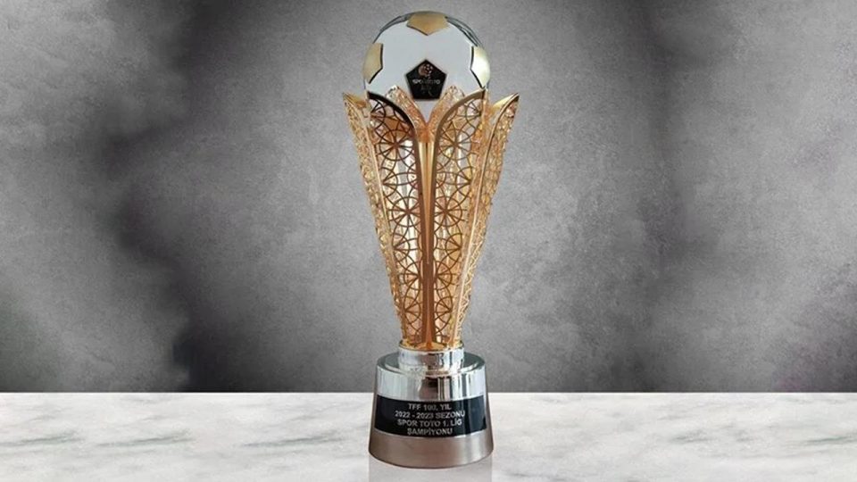 Şampiyonluk kupaları İzmir’de sergilenecek