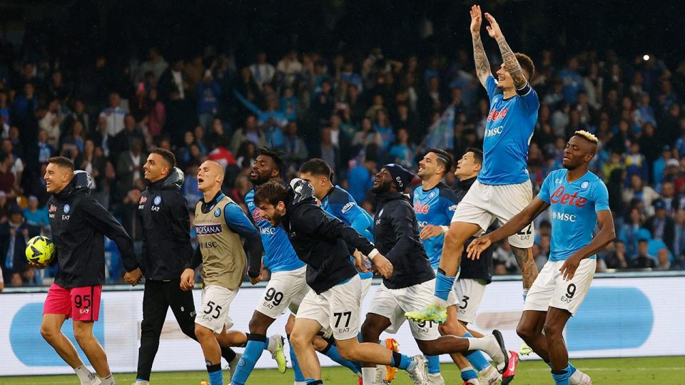 Serie A’da şampiyon Napoli Inter’in galibiyet serisini bitirdi