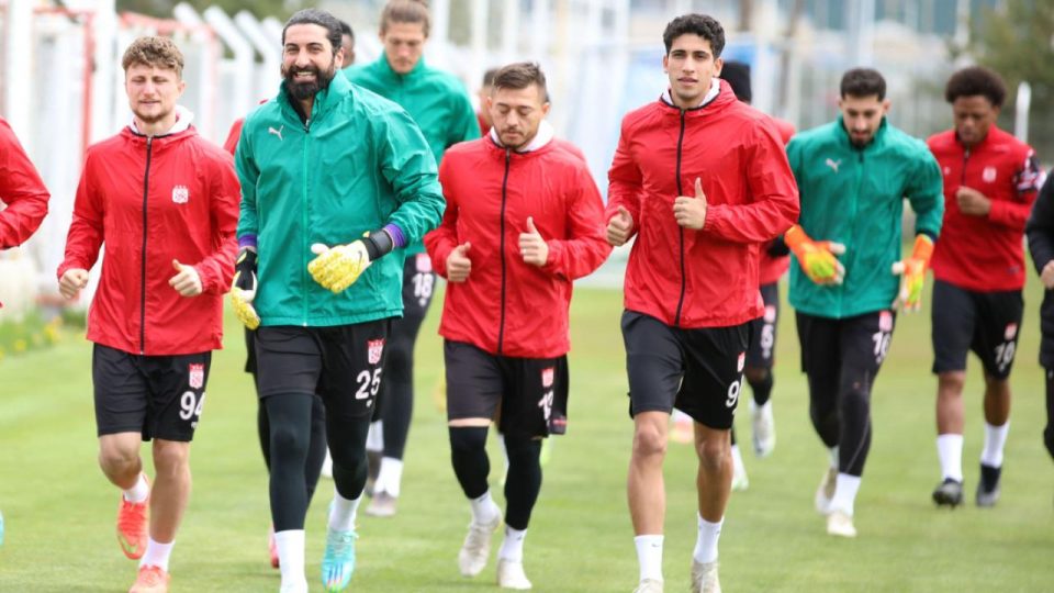 Sivasspor Galatasaray maçından puanlarla dönmeyi hedefliyor
