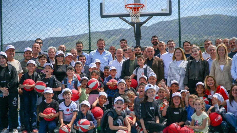 TBF Başkanı Türkoğlu Hatay’da depremzedelerle buluştu