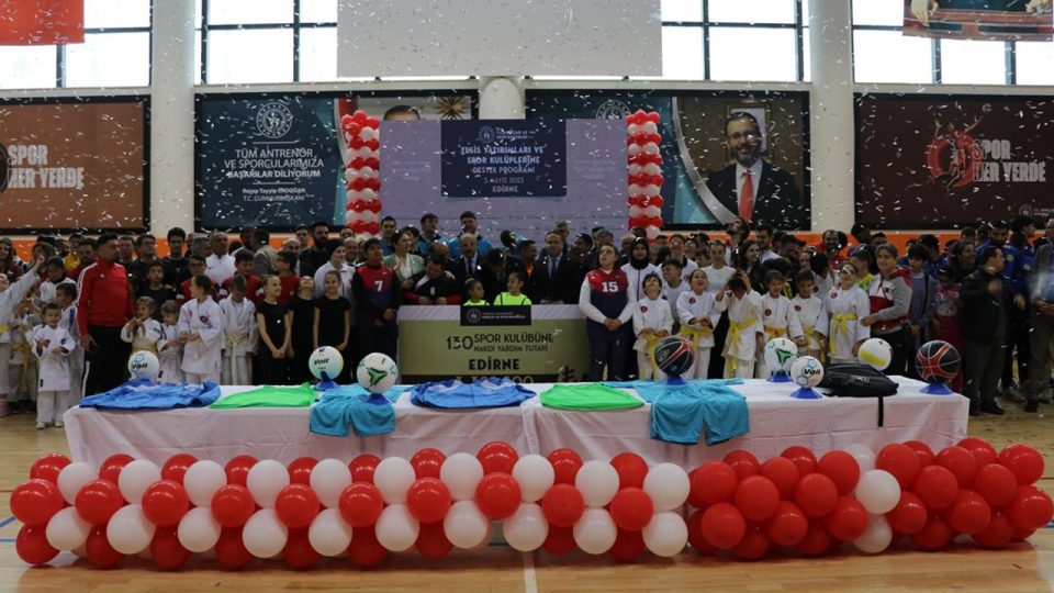 Trakya’da 407 spor kulübüne yaklaşık 9,5 milyon lira nakdi yardım