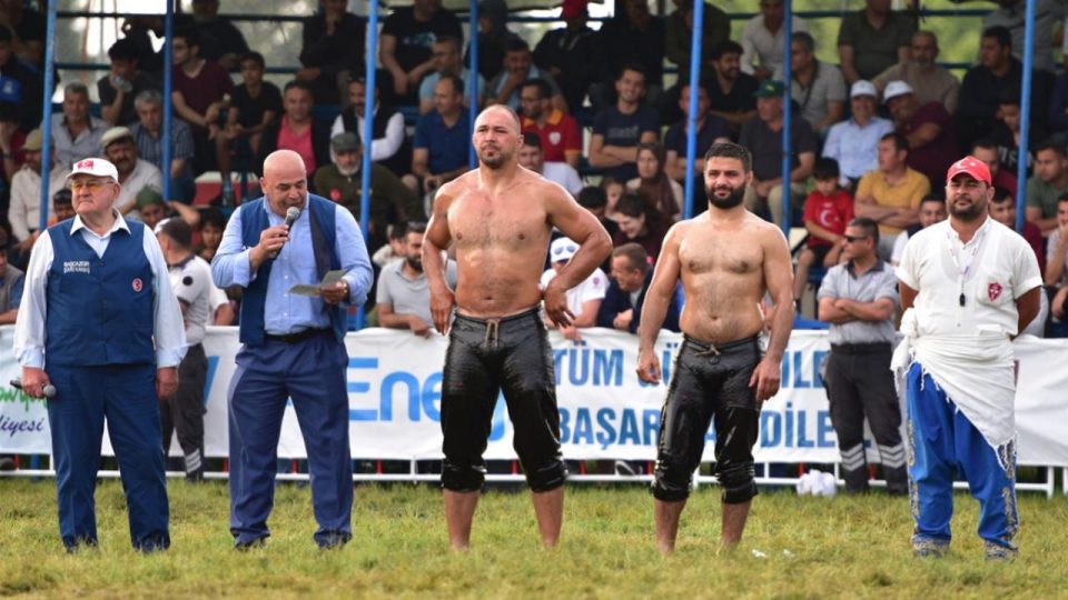 Türkiye Yağlı Güreş Ligi Manavgat etabının başpehlivanı Ali Gürbüz oldu