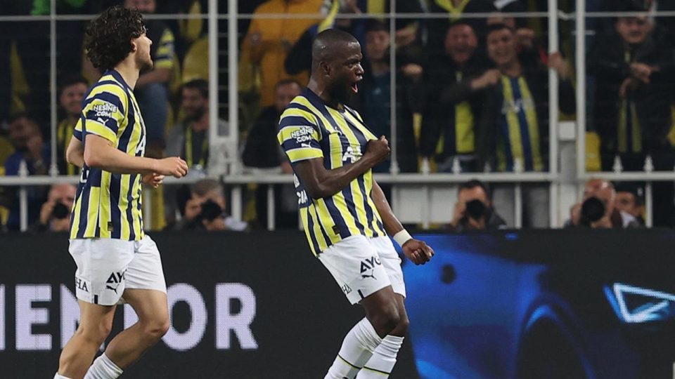 Valencia, Alex’in rekorunu egale etti