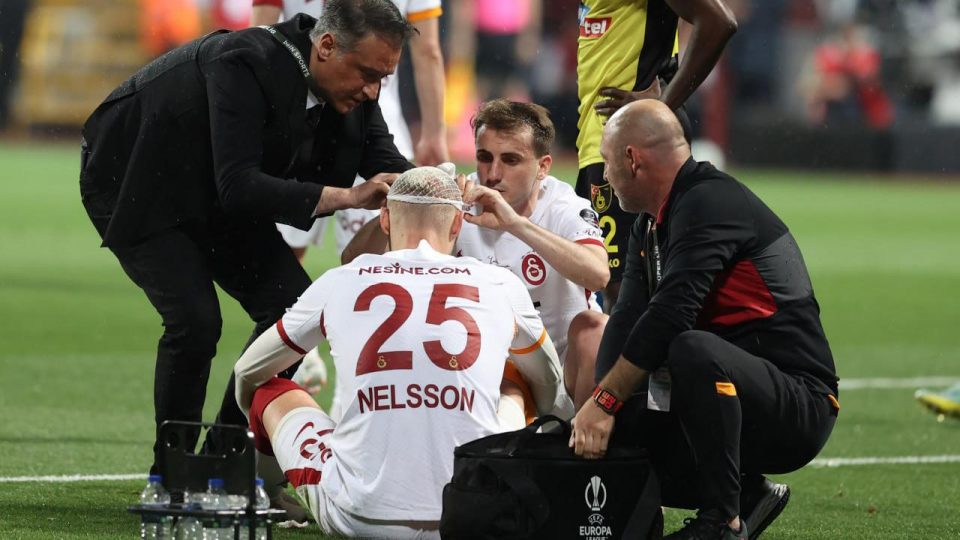 Victor Nelsson’un kaşına 15 dikiş atıldı